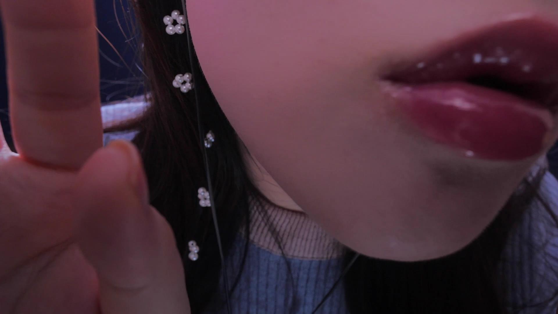 PPOMO会员视频 使用5种唇彩的亲吻声和口月空音